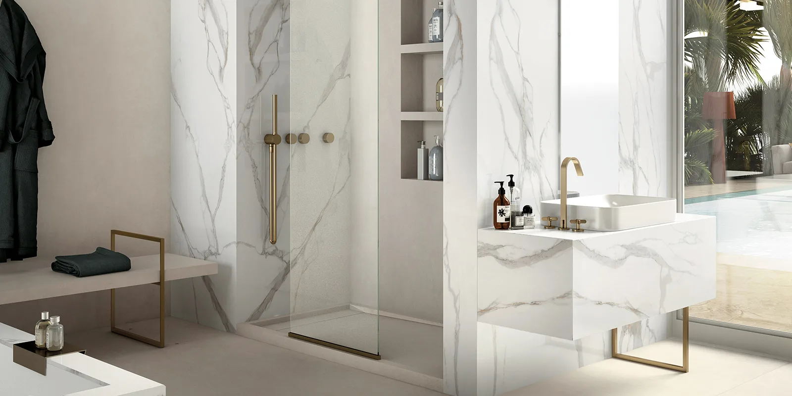 Il bagno in marmo bianco Calacatta si contraddistingue per il design elegante e luminoso