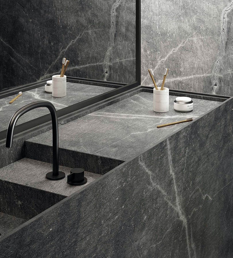 lastre gres bagno grigio