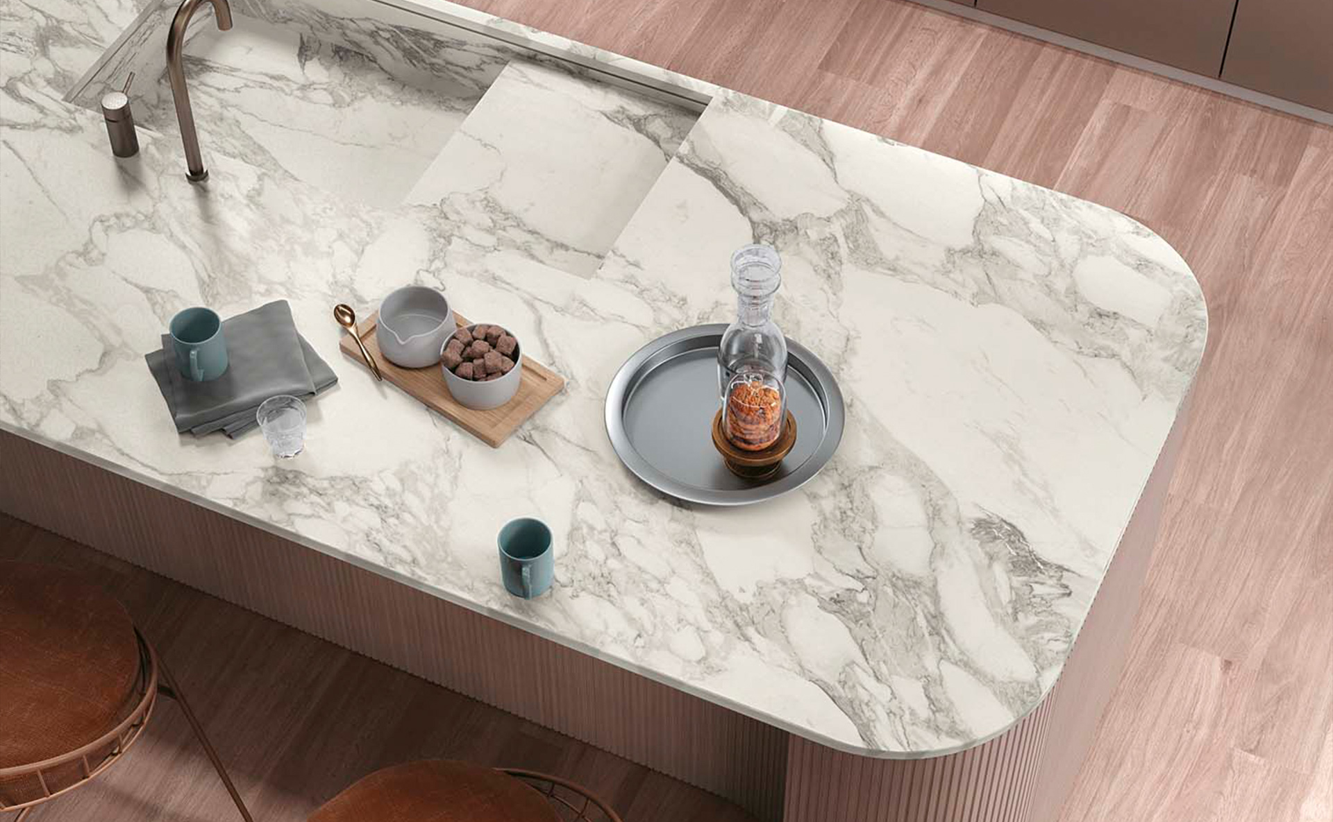 top bianco lucido effetto marmo in cucina