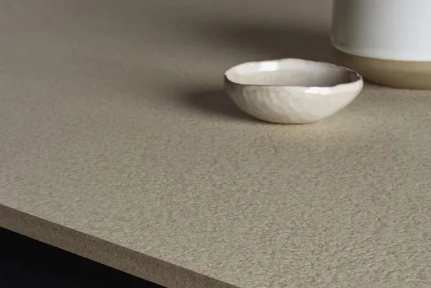 https://www.infinitysurfaces.it/wp-content/uploads/2025/09/Infinity-Surfaces_Plaster-ground_Ambiente.webp
