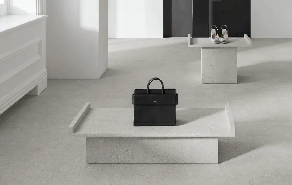 https://www.infinitysurfaces.it/wp-content/uploads/2025/09/Infinity-Surfaces_Sandstone-light_Ambiente.webp